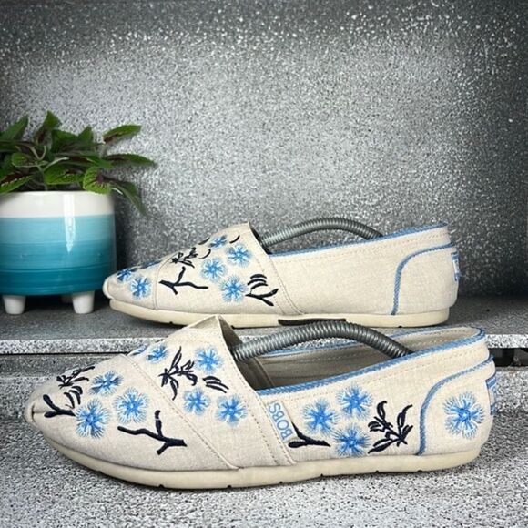 BOBS from Skechers Floral Embroidered Luxe Memory Foam Slip-On Flats Shoes 6.5 - Picture 2 of 8